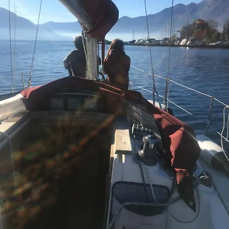 Barca A Vela Sul Lago Maggiore Båthotell *